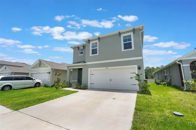 a view of a house with a yard