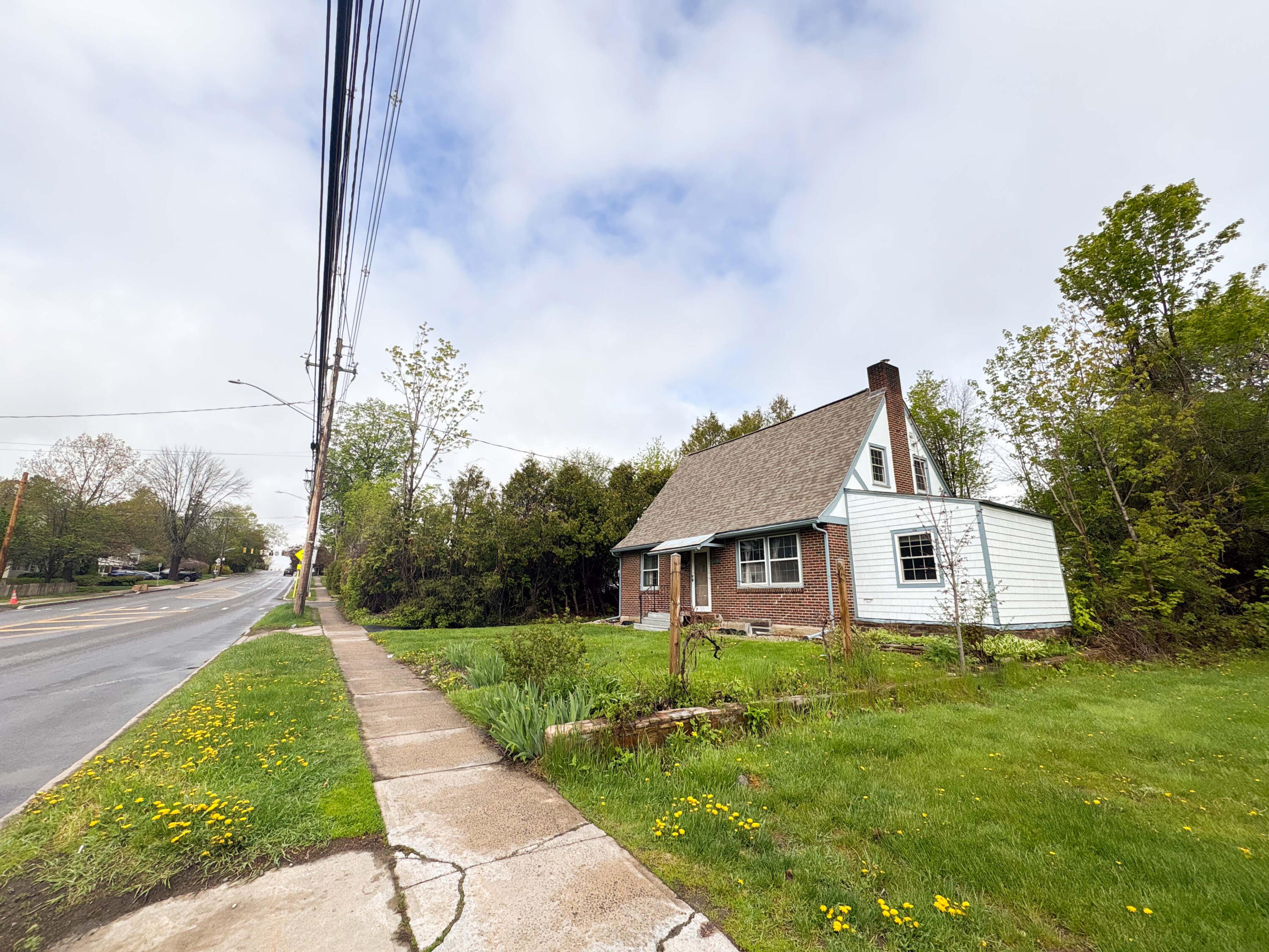 256 Cornelia Street Plattsburgh, NY 12901 - Photo 4 of 46