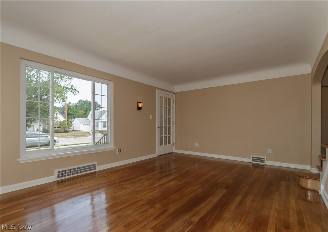 28408 Forest Road Willowick, OH 44095 - Photo 4 of 32