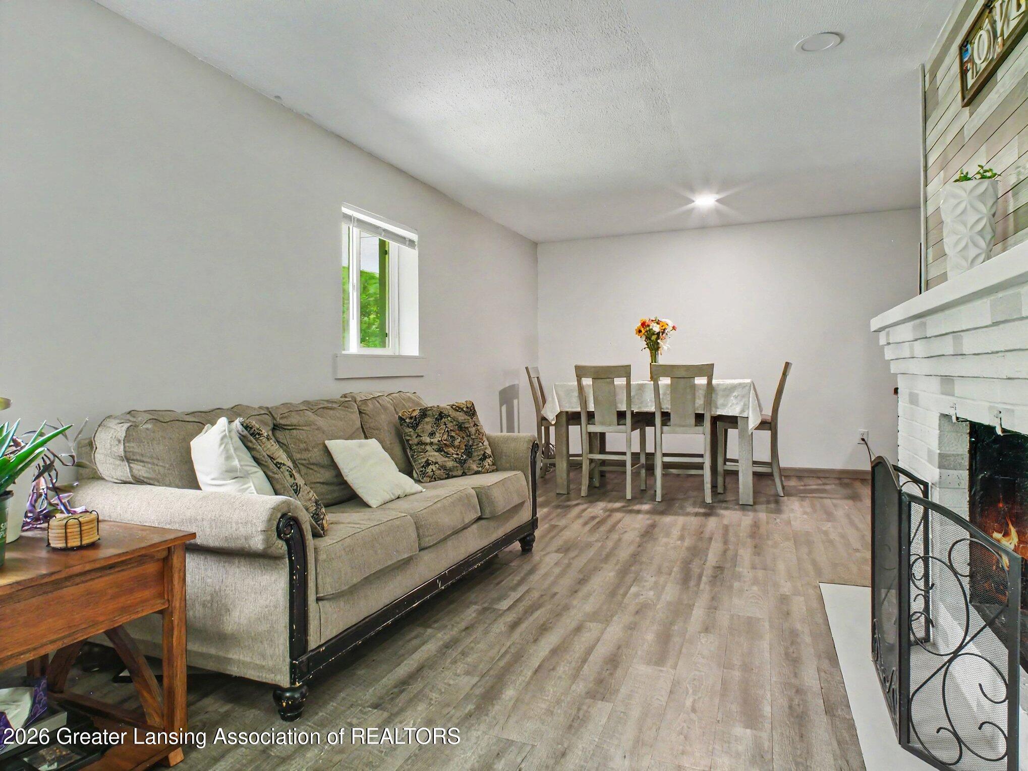 805 Dryer Farm Road Lansing, MI 48917 - Photo 6 of 37