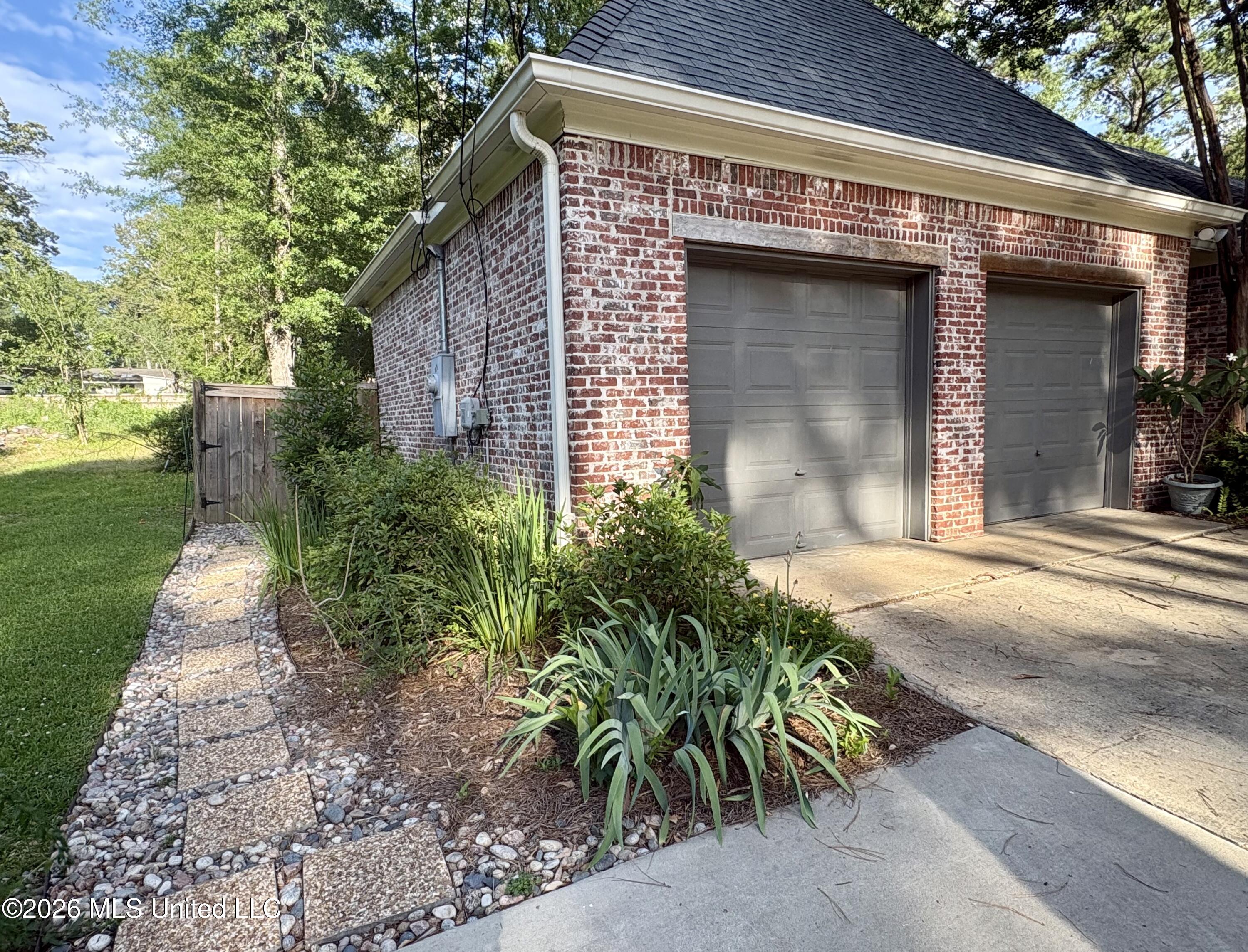 3920 Roxbury Road Jackson, MS 39211 - Photo 4 of 44 IMG_2646