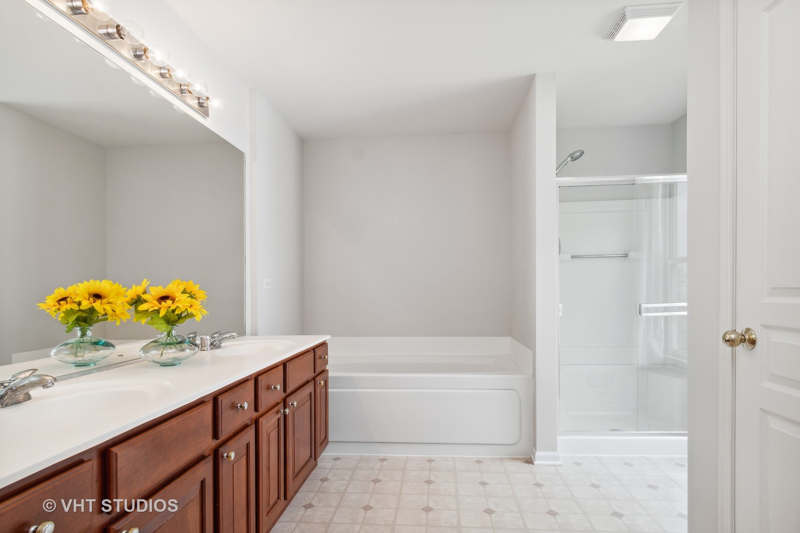 11751 Glenn Circle Plainfield, IL 60585 - Photo 12 of 19 a bathroom with a tub sink and mirror