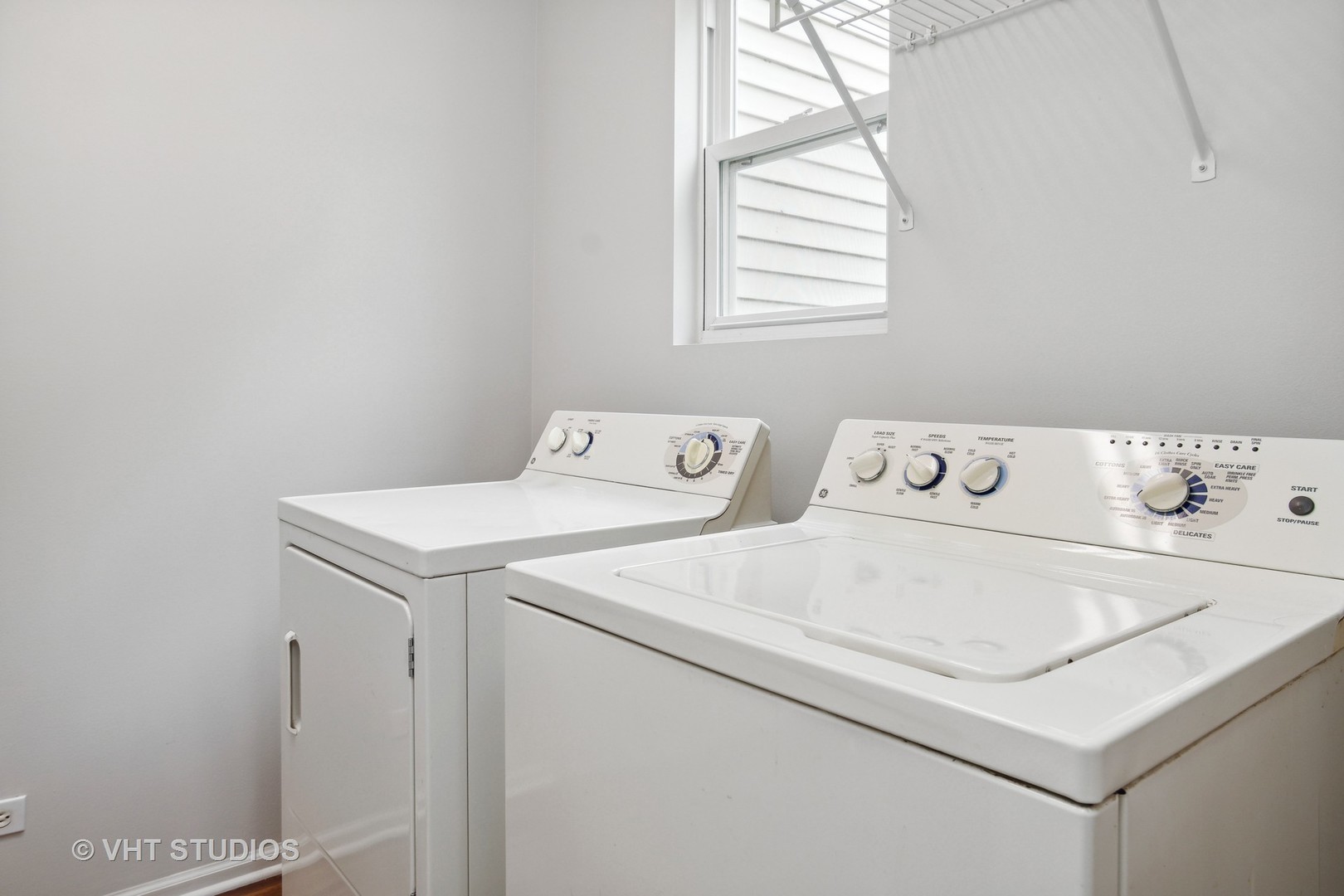11751 Glenn Circle Plainfield, IL 60585 - Photo 16 of 19 a utility room with dryer and washer