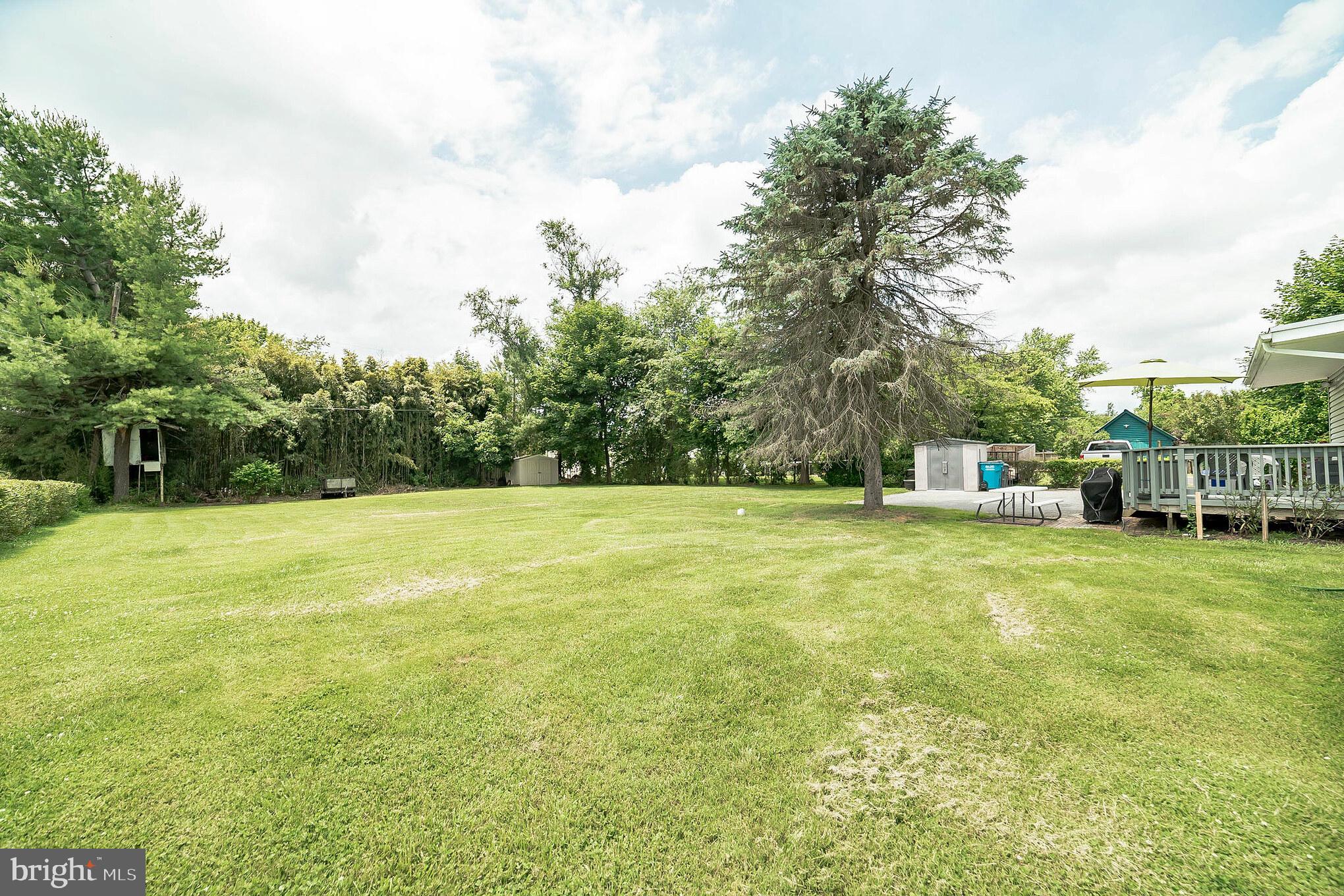 23800 Woodfield Road Gaithersburg, MD 20882 - Photo 2 of 28 Massive back yard for play and entertaining!