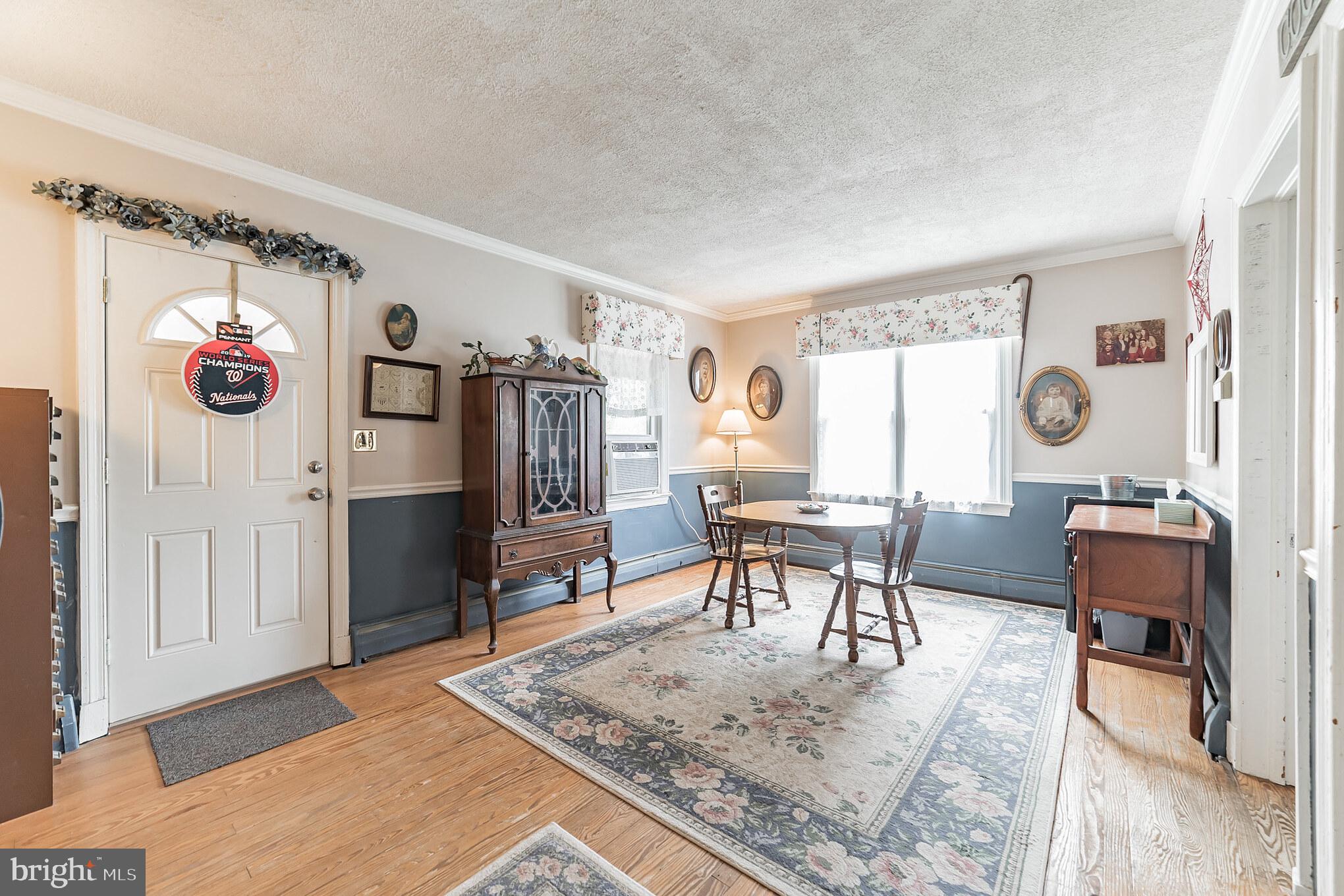 23800 Woodfield Road Gaithersburg, MD 20882 - Photo 12 of 28 Large versatile dining/living space!