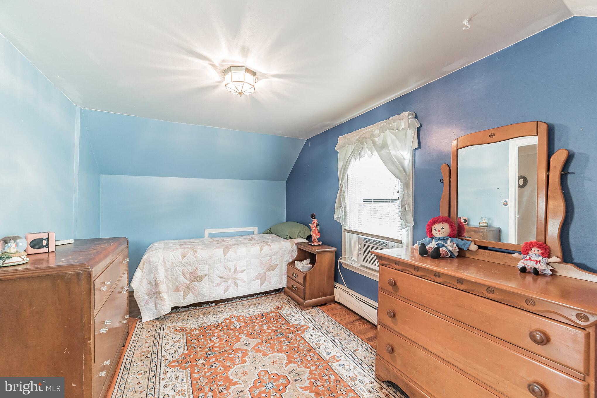 23800 Woodfield Road Gaithersburg, MD 20882 - Photo 17 of 28 Upper level - roomy 3rd bedroom