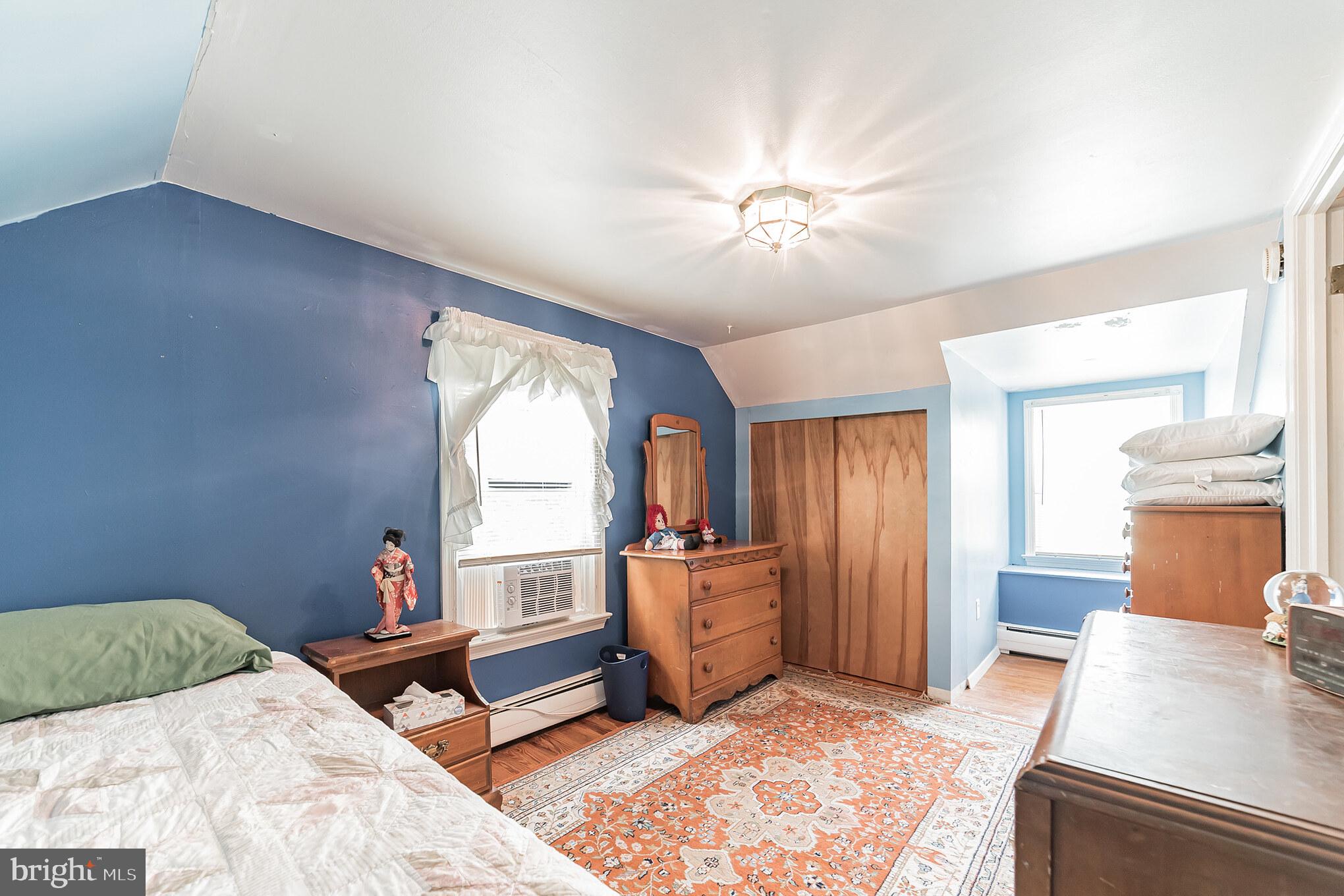 23800 Woodfield Road Gaithersburg, MD 20882 - Photo 18 of 28 Light-filled 3rd bedroom with good closet space