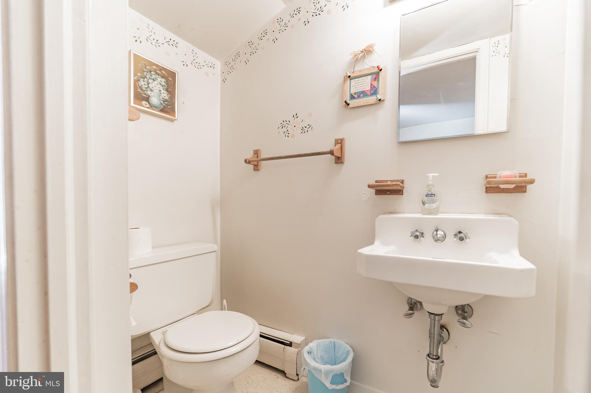 23800 Woodfield Road Gaithersburg, MD 20882 - Photo 21 of 28 Upper level - 2nd full bath