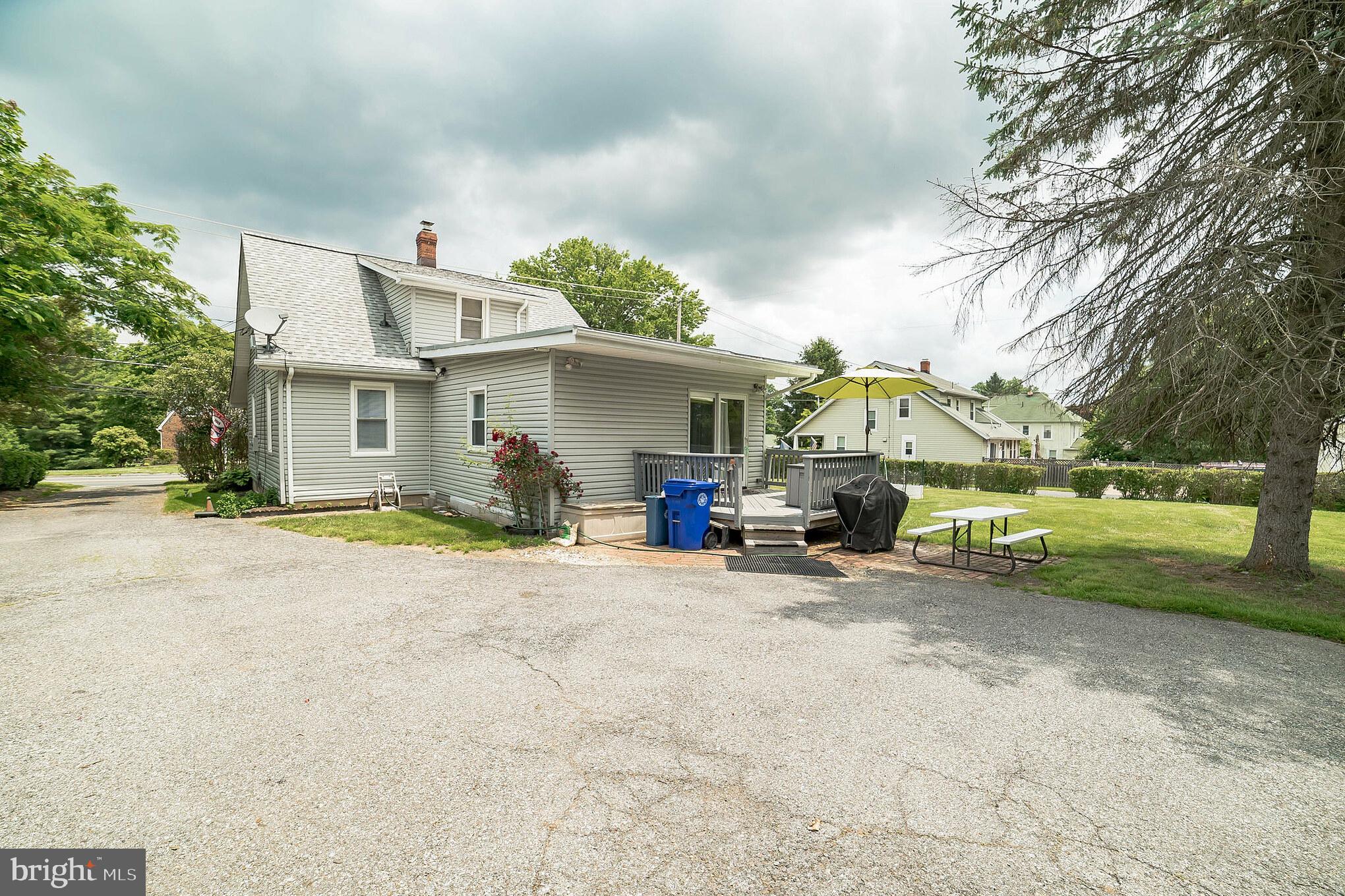 23800 Woodfield Road Gaithersburg, MD 20882 - Photo 25 of 28 Driveway can hold 6-8 cars