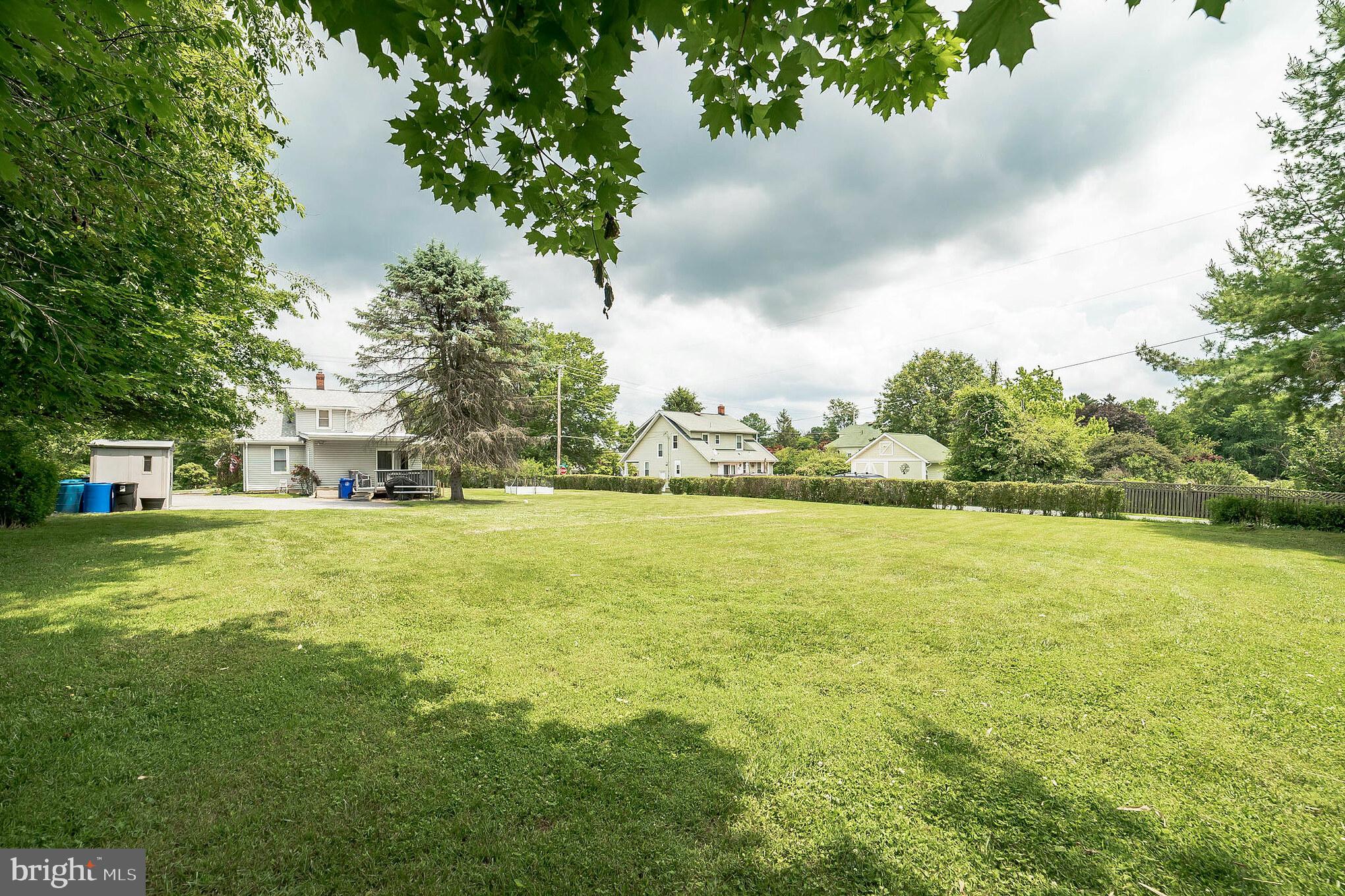 23800 Woodfield Road Gaithersburg, MD 20882 - Photo 28 of 28 Massive yard for privacy and enjoyment!