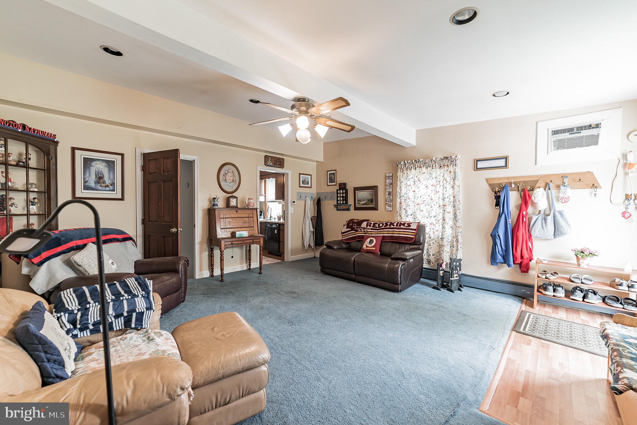 23800 Woodfield Road Gaithersburg, MD 20882 - Photo 6 of 28 Expansive family room space!