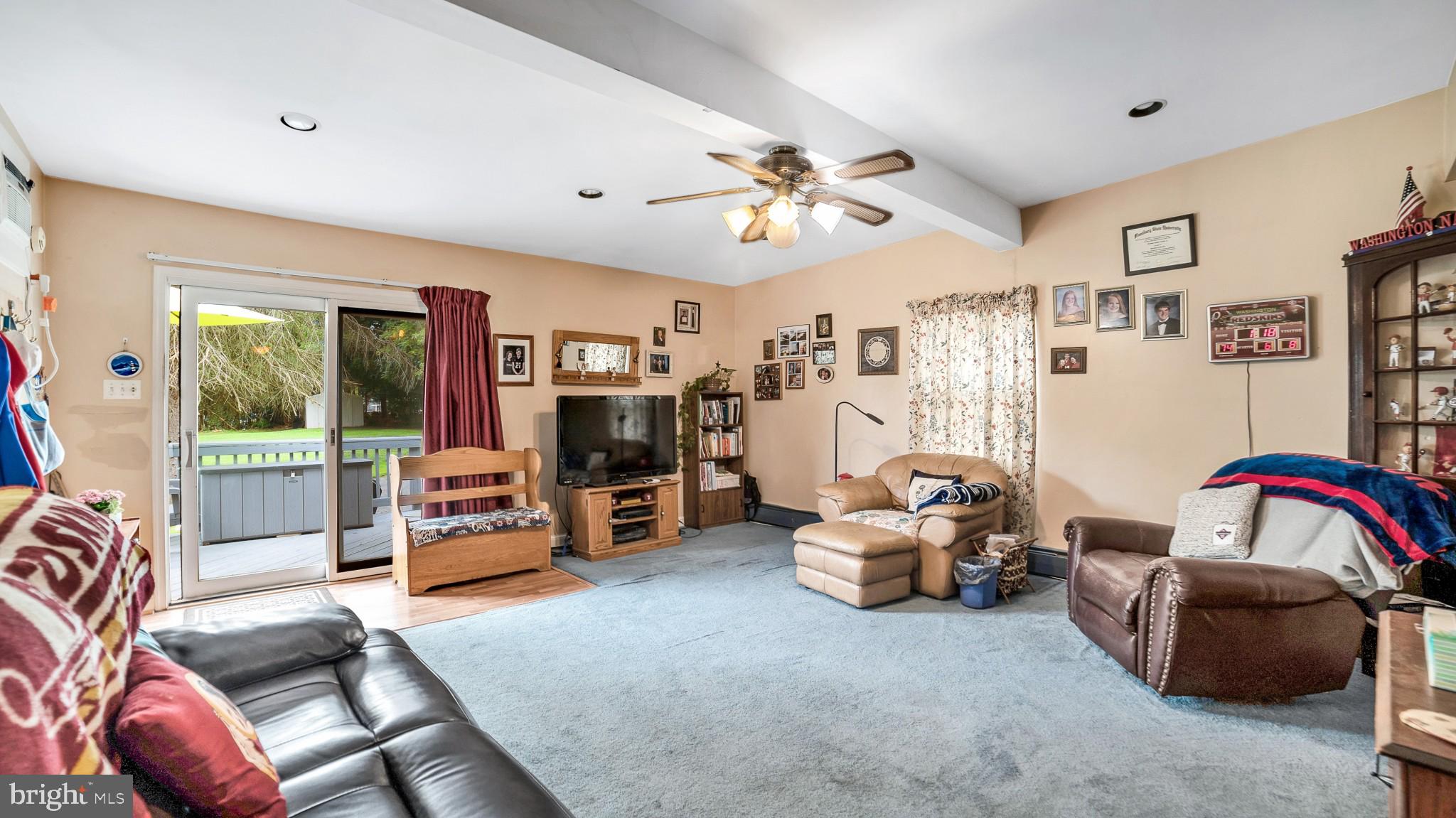 23800 Woodfield Road Gaithersburg, MD 20882 - Photo 8 of 28 Versatile room for downtime, entertaining!