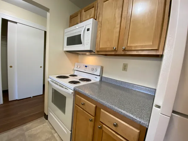 $1,698 | 157 Eastern Avenue, Unit 203, Manchester, NH 03104