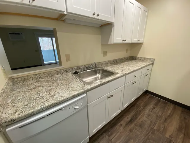 $1,698 | 157 Eastern Avenue, Unit 203, Manchester, NH 03104