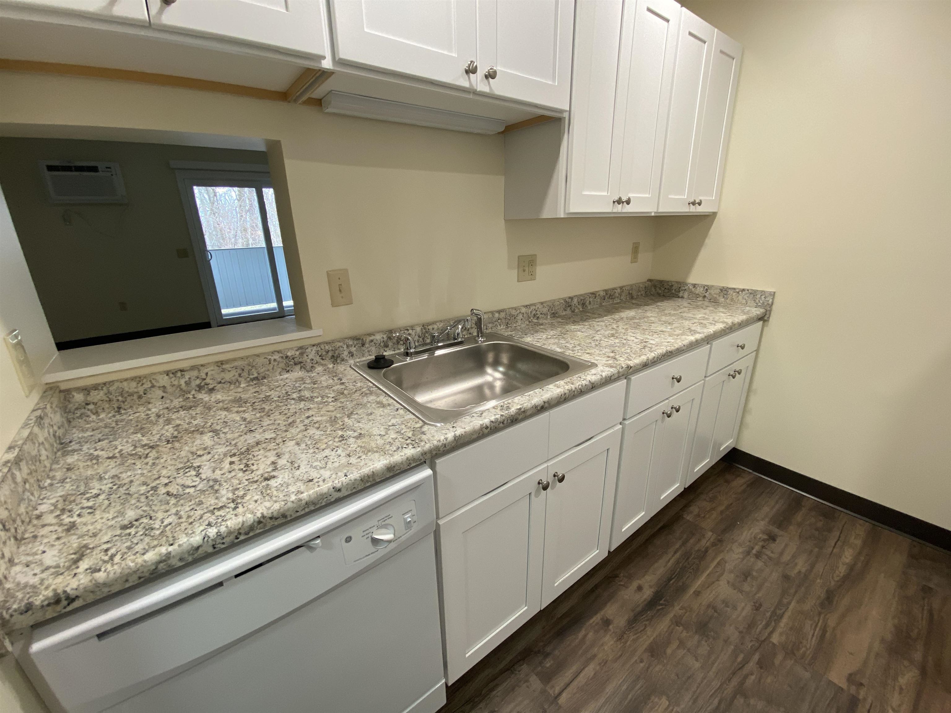 157 Eastern Avenue, Unit 203 Manchester, NH 03104 - Photo 12 of 38