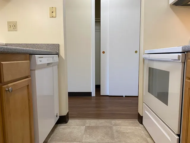 $1,698 | 157 Eastern Avenue, Unit 203, Manchester, NH 03104