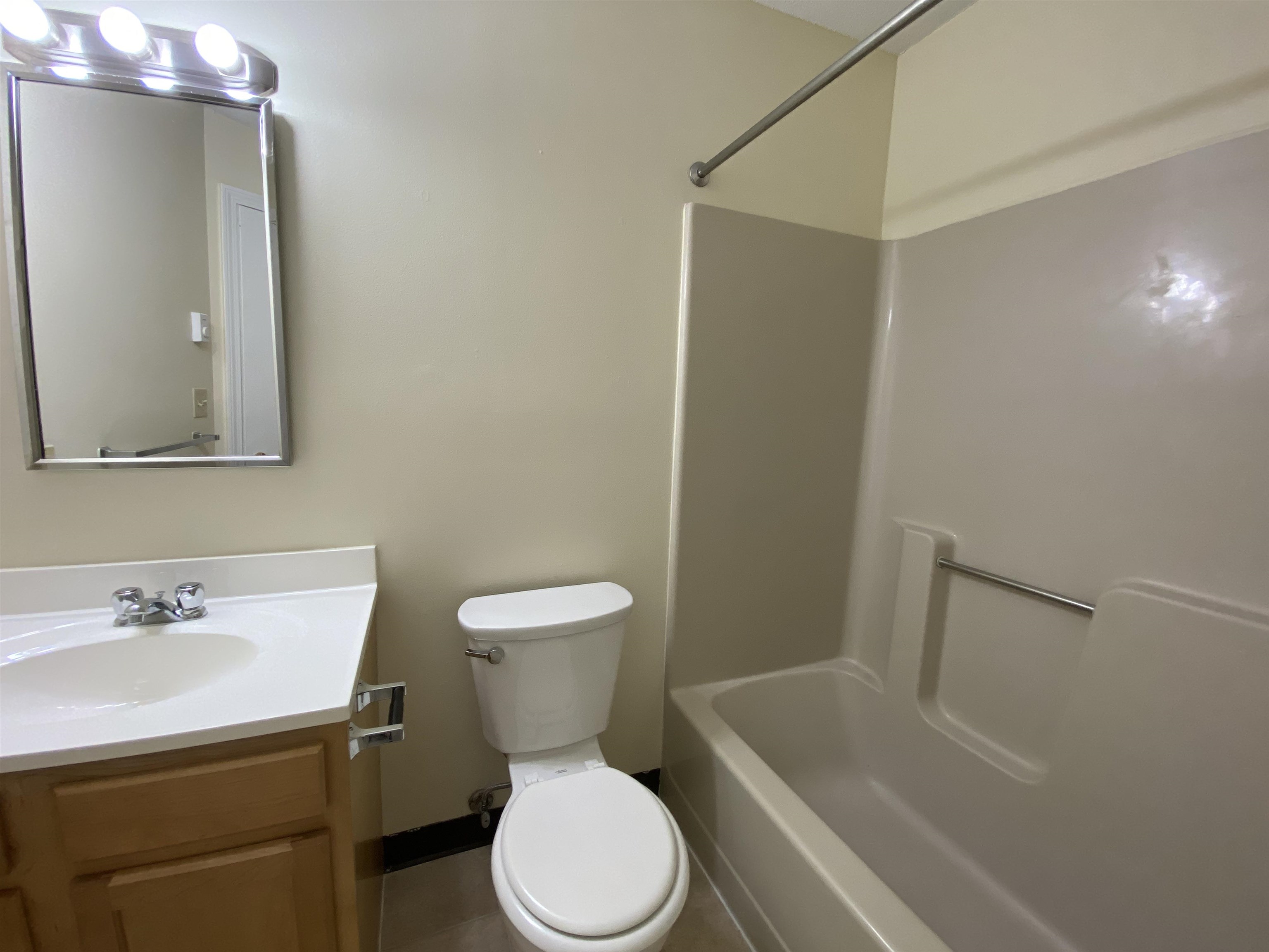 157 Eastern Avenue, Unit 203 Manchester, NH 03104 - Photo 23 of 38