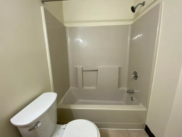 $1,698 | 157 Eastern Avenue, Unit 203, Manchester, NH 03104