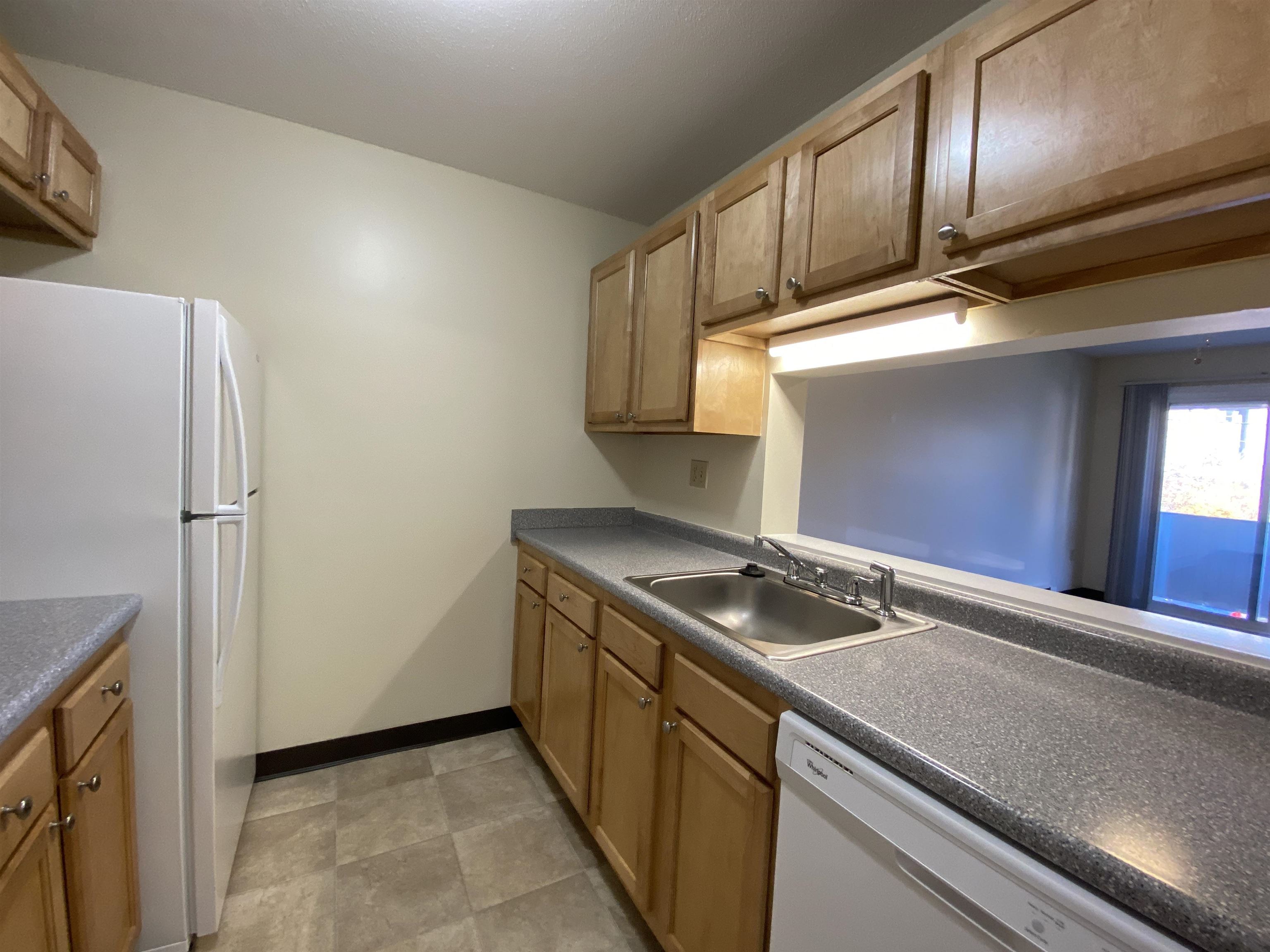 157 Eastern Avenue, Unit 203 Manchester, NH 03104 - Photo 6 of 38