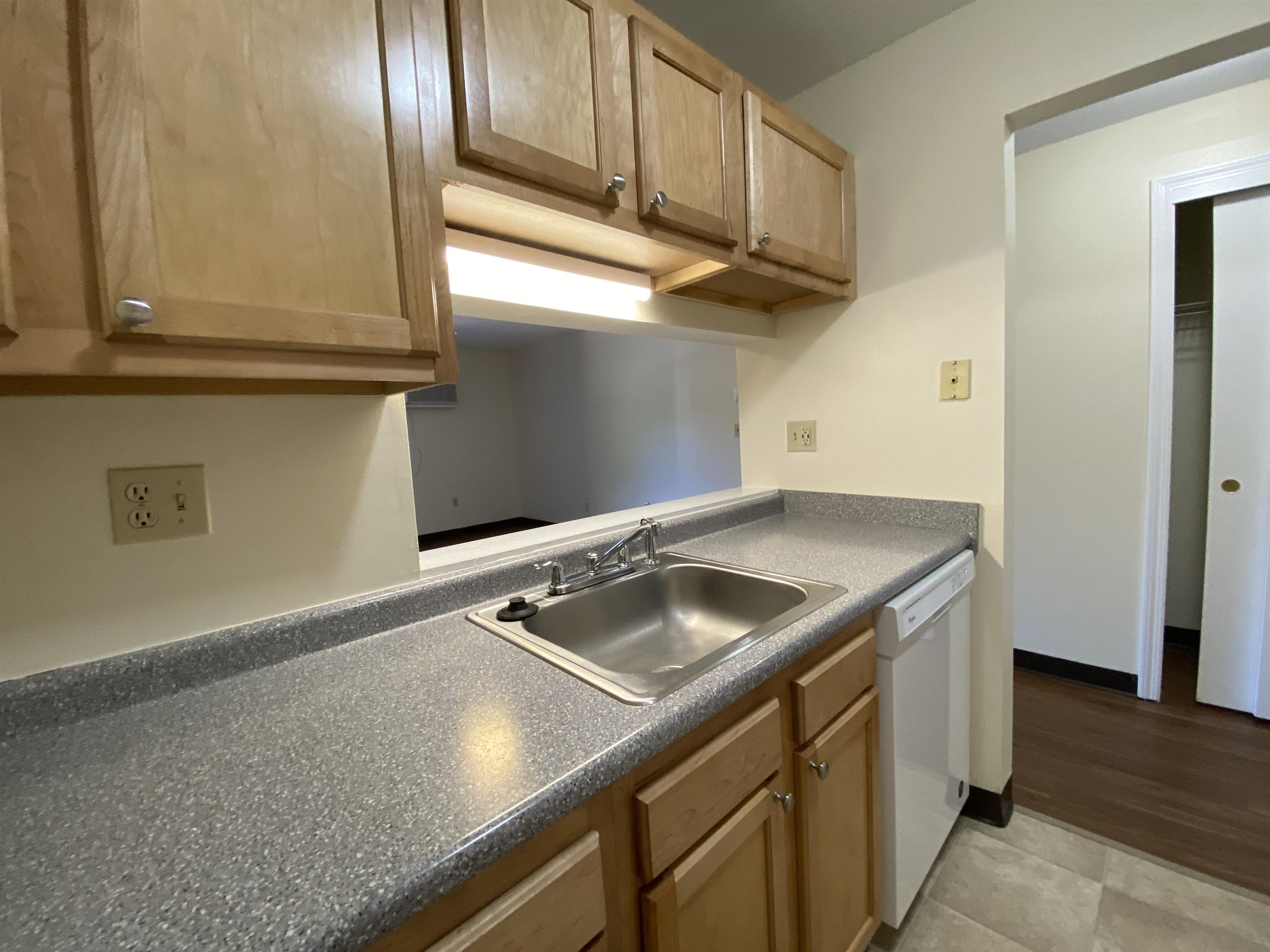 157 Eastern Avenue, Unit 203 Manchester, NH 03104 - Photo 10 of 38