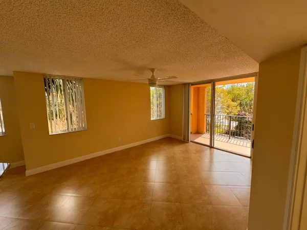 $2,050 | 1000 Scotia Drive, Unit 302, Hypoluxo, FL 33462