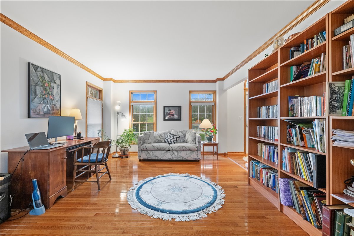 602 Birch Lane Fox River Grove, IL 60021 - Photo 11 of 37 a living room with a book shelf and a book shelf