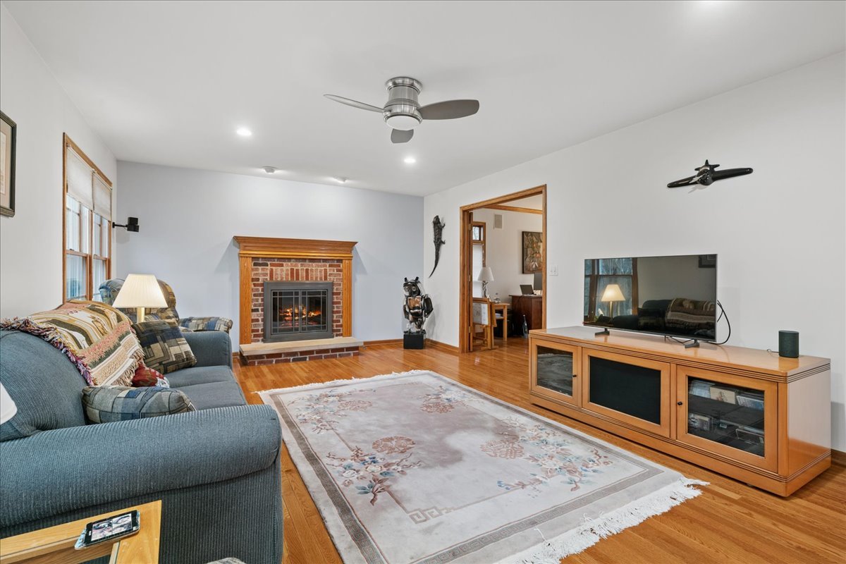 602 Birch Lane Fox River Grove, IL 60021 - Photo 12 of 37 a living room with furniture and a flat screen tv