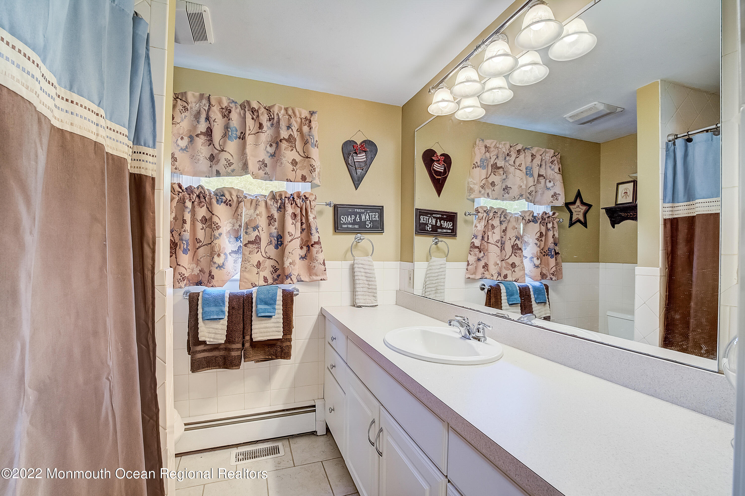 291 Colts Neck Road Farmingdale, NJ 07727 - Photo 17 of 38 27-Colts Neck Rd-027