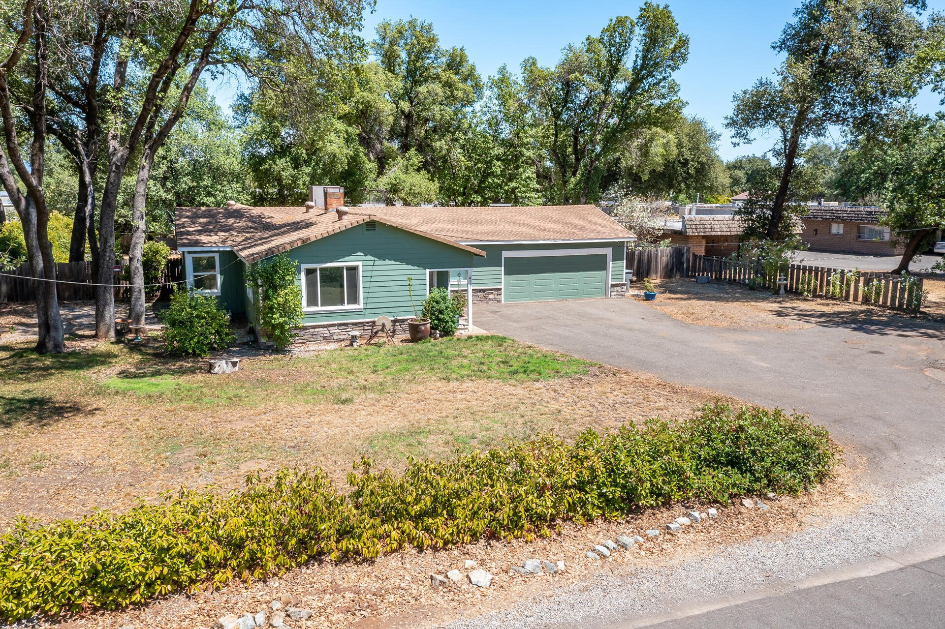 3091 Lawrence Road Redding, CA 96002 - Photo 4 of 30 Front