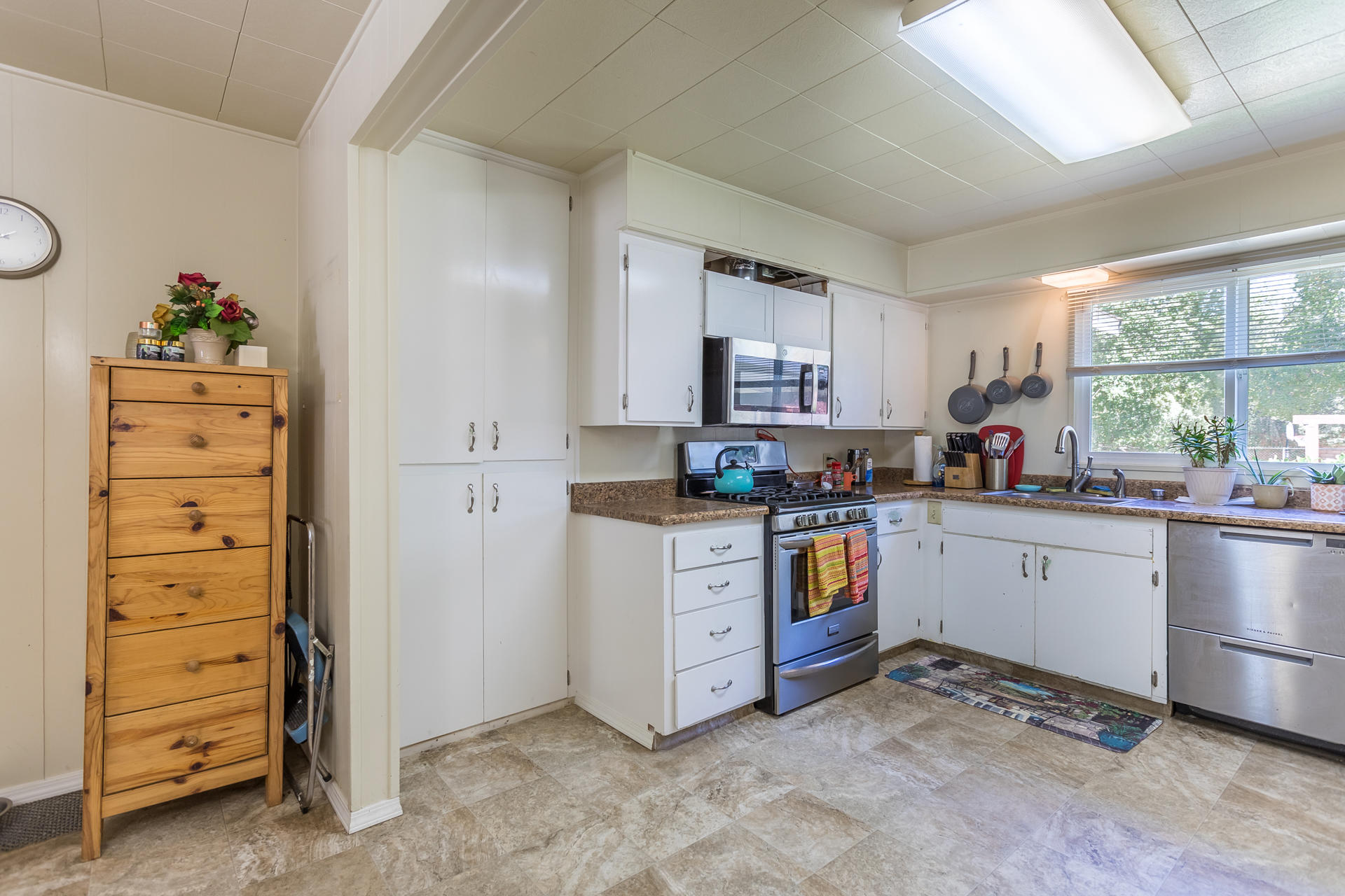 3091 Lawrence Road Redding, CA 96002 - Photo 8 of 30 Kitchen