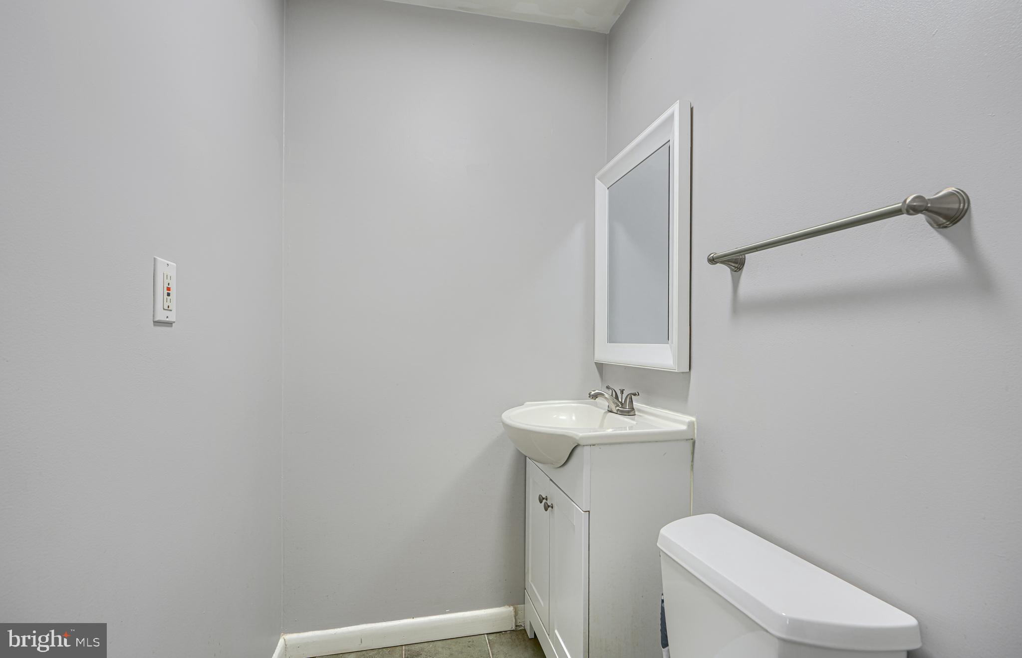 559 Fairmount Road Linthicum Heights, MD 21090 - Photo 17 of 58 1/2 bath on main