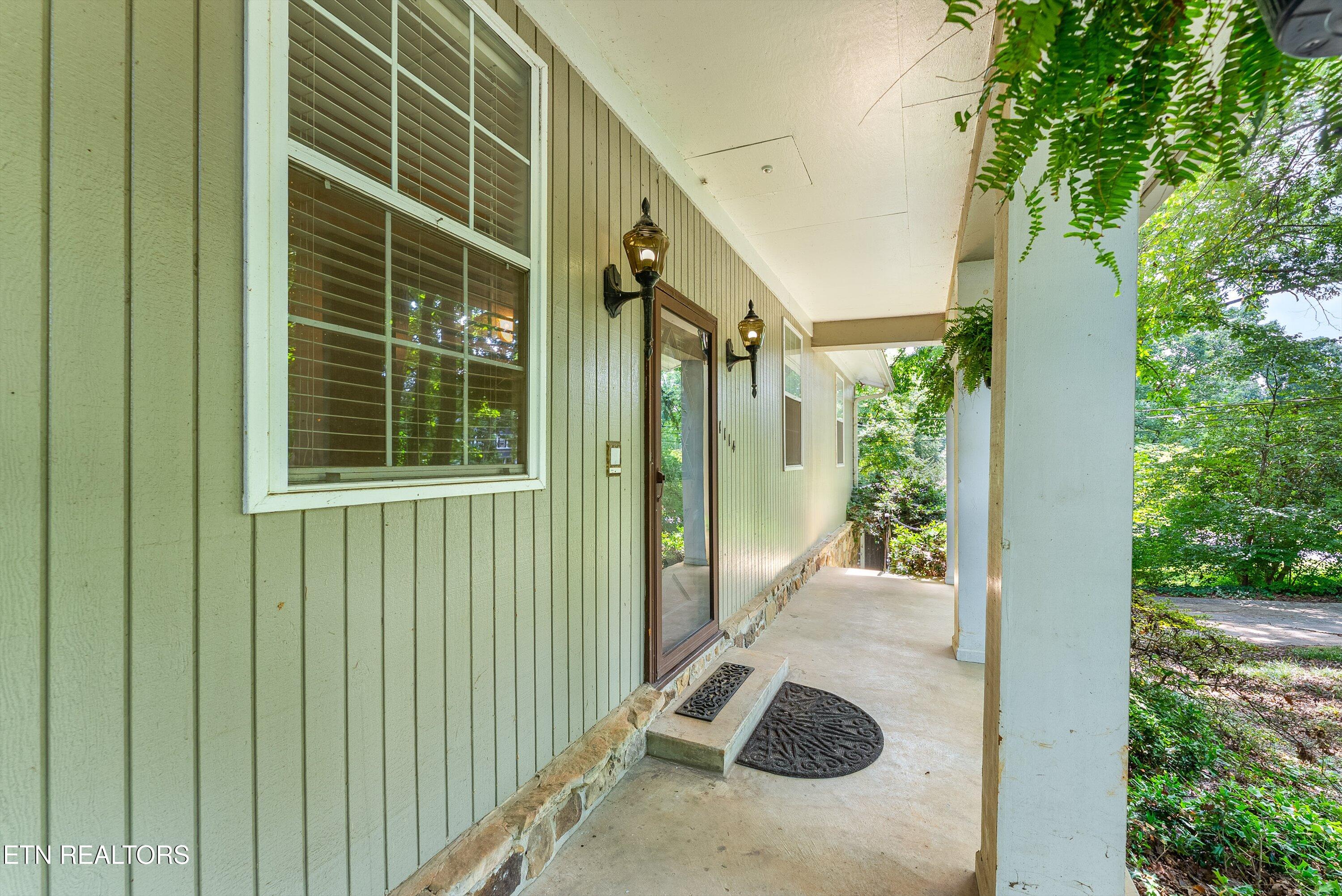 1114 Rain Tree Road Knoxville, TN 37923 - Photo 4 of 50 05-Front Door A2