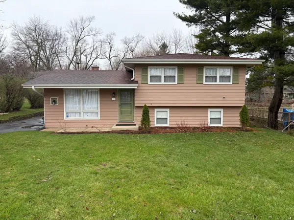 $2,700 | 202 Hickory Road, Oakwood Hills, IL 60013