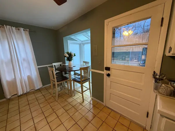 $2,700 | 202 Hickory Road, Oakwood Hills, IL 60013