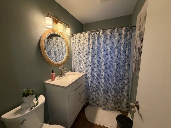 $2,700 | 202 Hickory Road, Oakwood Hills, IL 60013