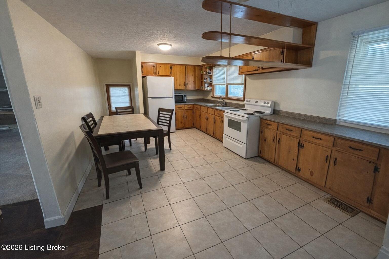 7905 Bluebonnet Road Louisville, KY 40258 - Photo 12 of 50 7a