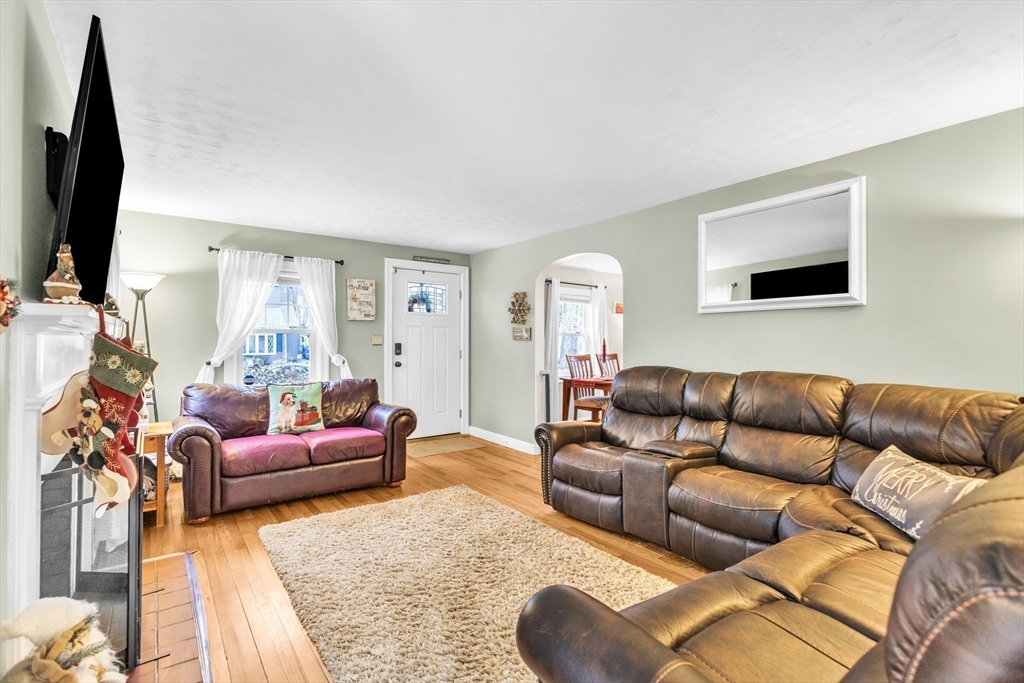 18 Westbrook Road Worcester, MA 01602 - Photo 4 of 23 Gallery Image 4