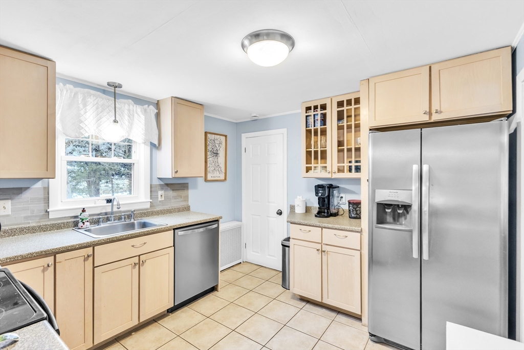 18 Westbrook Road Worcester, MA 01602 - Photo 8 of 23 Gallery Image 8