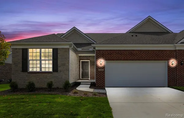 $538,990 | 55933 Oak Pointe Drive, Utica, MI 48315
