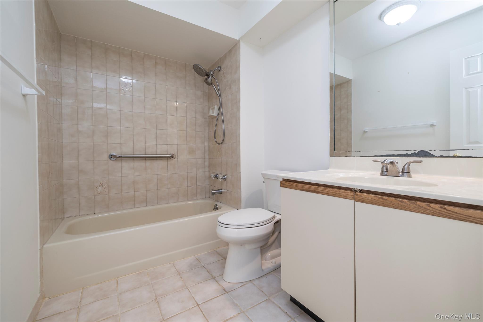 22 Ridgewood Drive Wantagh, NY 11793 - Photo 15 of 26