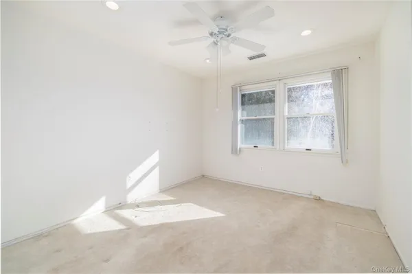 $699,998 | 22 Ridgewood Drive, Wantagh, NY 11793