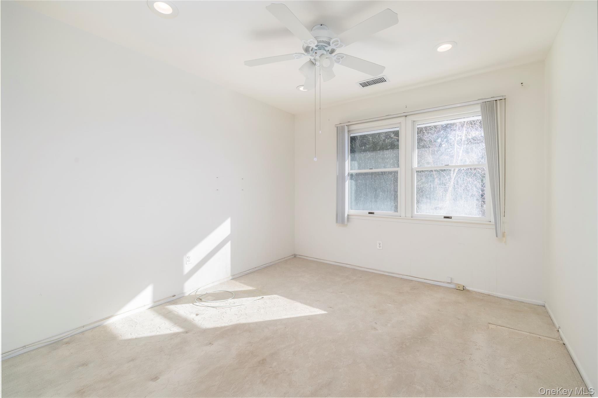 22 Ridgewood Drive Wantagh, NY 11793 - Photo 17 of 26