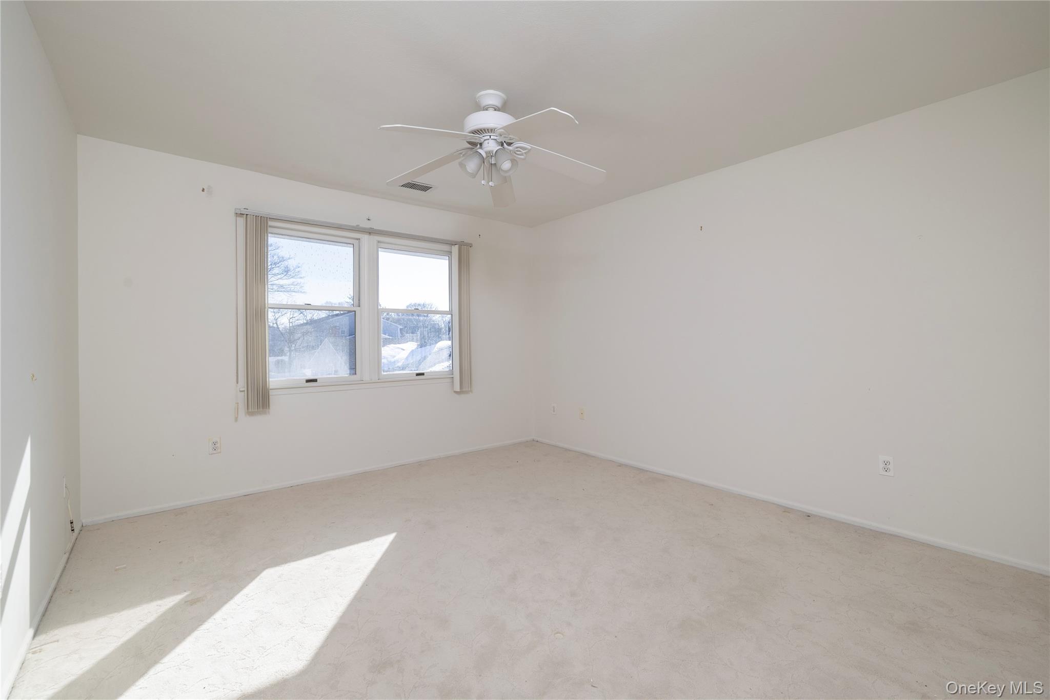 22 Ridgewood Drive Wantagh, NY 11793 - Photo 19 of 26