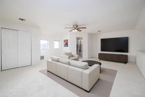$729,000 | 22 Ridgewood Drive, Wantagh, NY 11793