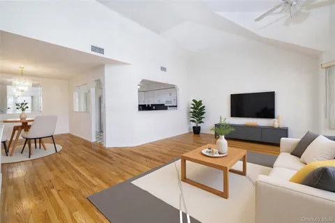 $729,000 | 22 Ridgewood Drive, Wantagh, NY 11793