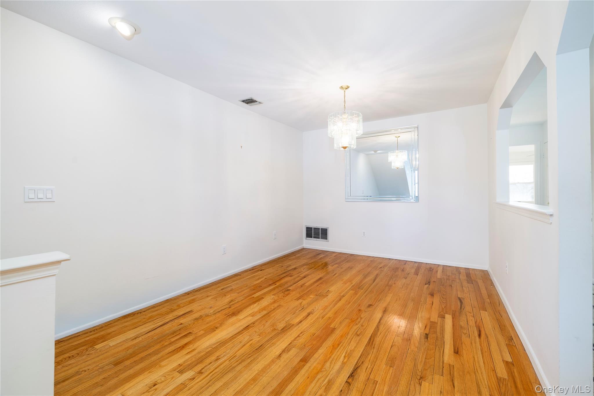 22 Ridgewood Drive Wantagh, NY 11793 - Photo 10 of 26