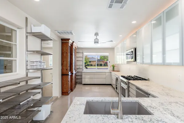 $520,000 | 2219 West Catalina Drive, Phoenix, AZ 85015