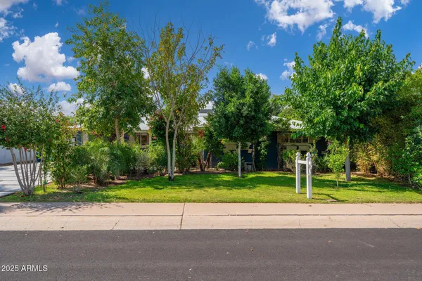 $520,000 | 2219 West Catalina Drive, Phoenix, AZ 85015