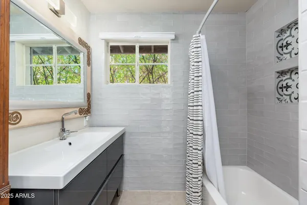 $520,000 | 2219 West Catalina Drive, Phoenix, AZ 85015