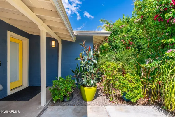 $520,000 | 2219 West Catalina Drive, Phoenix, AZ 85015